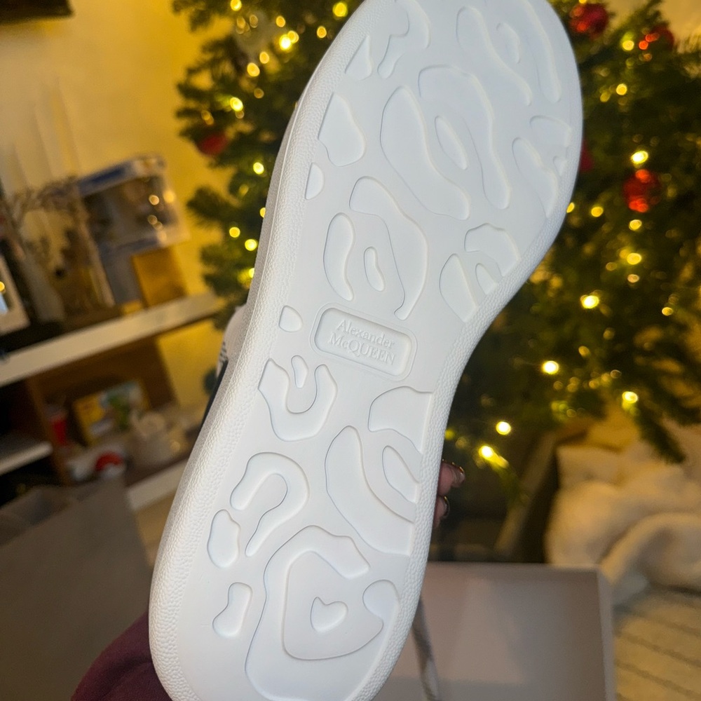 Alexander McQueen Oversized Men’s Sneakers, BRAND NEW. Never worn! Retail $590 - Picture 5 of 11